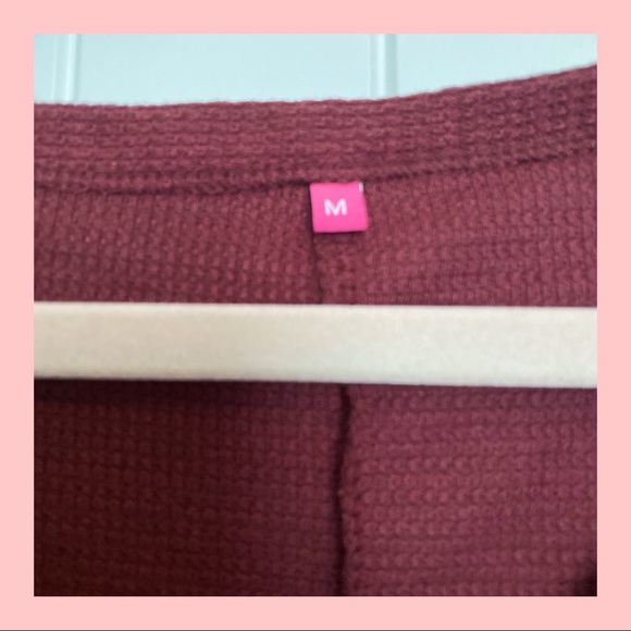 Button detailed waffled top - Picture 2 of 3